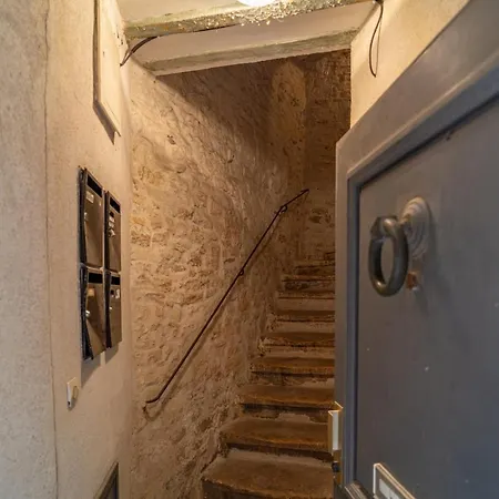Apartamento Coeur De L'ecusson - Immeuble Privatise 6-12 Pers Nîmes